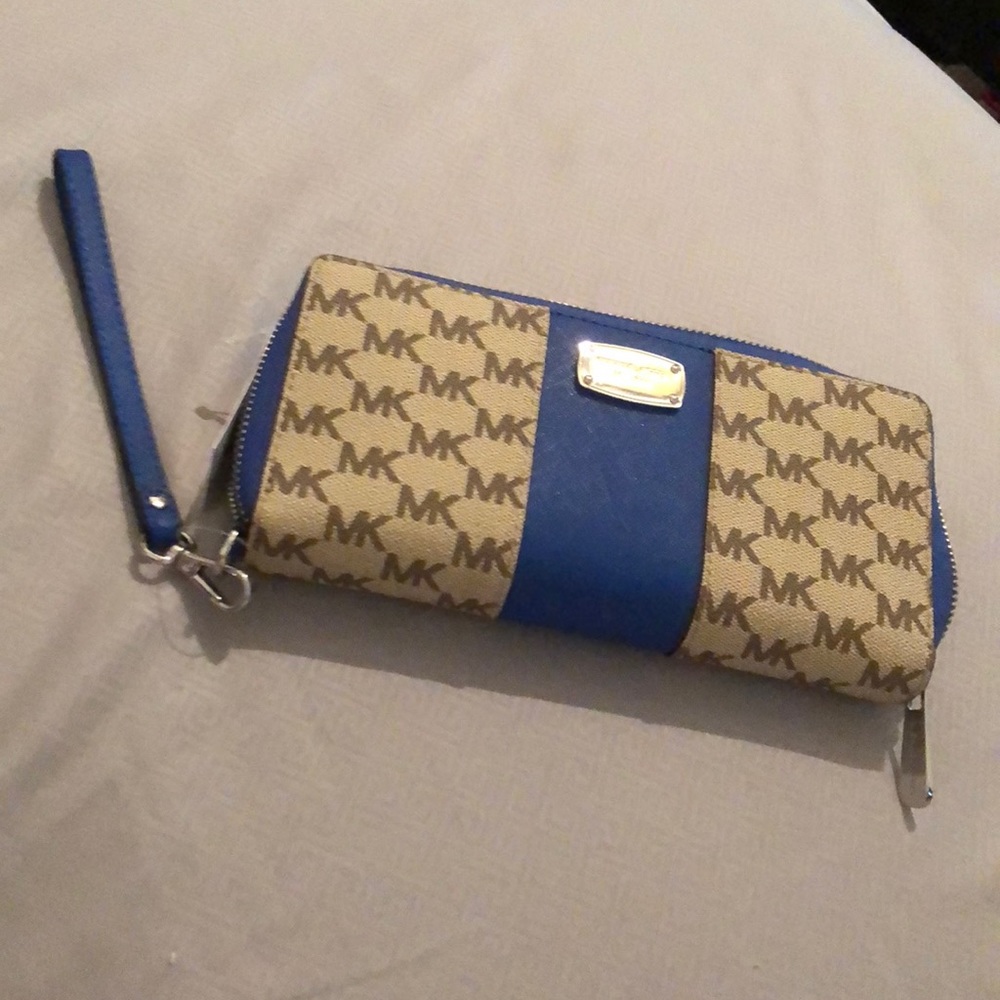 Michael Kors wristlet